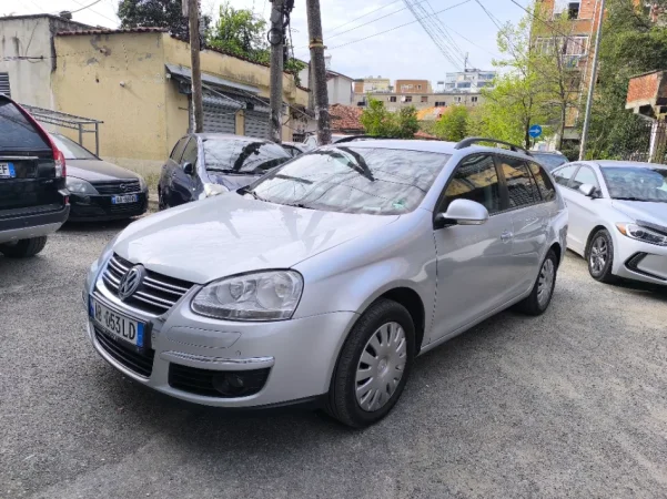 Tirane, shitet makine me portobagazh Volkswagen Nafte, gri metalizato automatik Klima 215.000 km 4.600 €