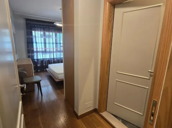 SHITET: APARTAMENT LUKSOZ 2+1+2_ RRUGA FROSINA PLAKU_Pranë shkollës Naim Frashëri