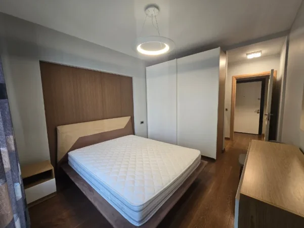 SHITET: APARTAMENT LUKSOZ 2+1+2_ RRUGA FROSINA PLAKU_Pranë shkollës Naim Frashëri