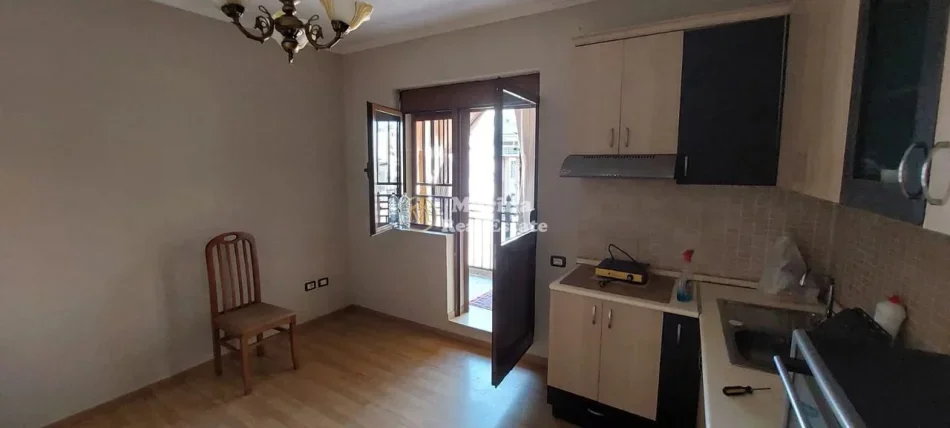 Tirane, jepet me qera apartament 1+1 Kati 6, 60 m² 370 € (Pazari I Ri)