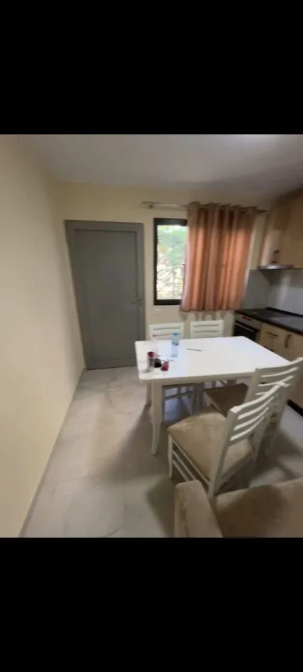 Tirane, jepet me qera apartament 1+1 Kati 1, 50 m² 350 € (Shkolla E Bashkuar)
