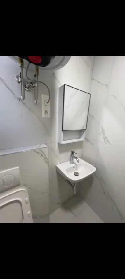 Tirane, jepet me qera apartament 1+1 Kati 1, 50 m² 350 € (Shkolla E Bashkuar)