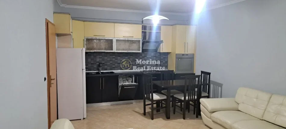 Tirane, jepet me qera apartament 1+1 Kati 4, 64 m² 430 € (Rruga Kongresi I Manastirit)