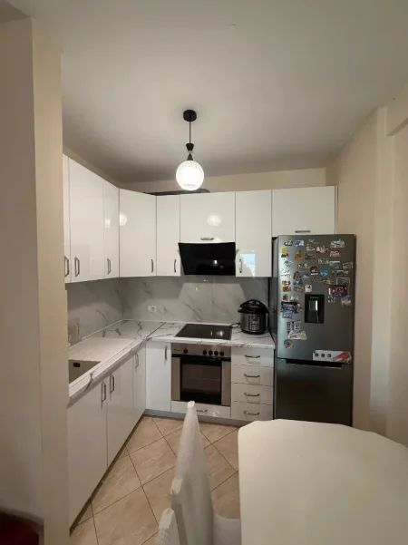 Tirane, jepet me qera apartament 1+1 Kati 6, 67 m² 450 € (Laprake 500 E Muaj 5)