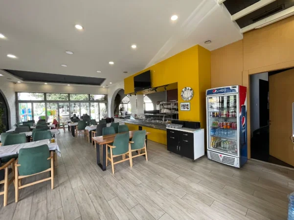 Tirane, jepet me qera bar-kafe Kati 0, 300 m² 2.500 € (Yrshek)