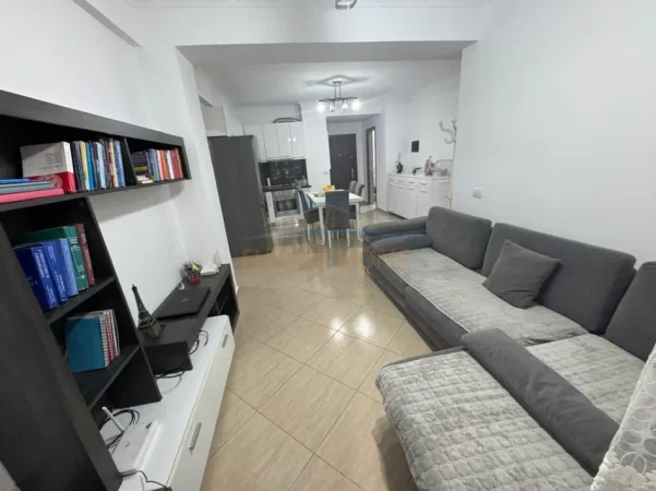 Tirane, jepet me qera apartament 3+1+Ballkon Kati 3, 112 m² 185.000 € (Unaza e Re)