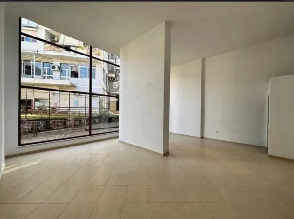 Tirane, jepet me qera ambjent biznesi Kati 0, 60 m² 750 € (Tregu Elektrik)