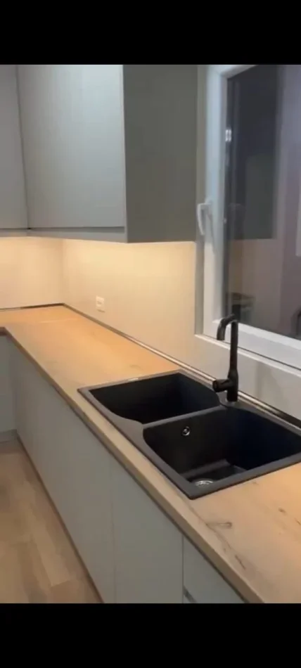 Tirane, jepet me qera apartament 2+1 Kati 6, 700 € (Xhamlliku)