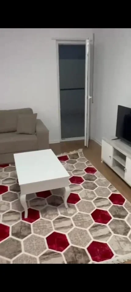 Tirane, jepet me qera apartament 2+1 Kati 6, 700 € (Xhamlliku)