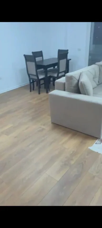 Tirane, jepet me qera apartament 2+1 Kati 6, 700 € (Xhamlliku)