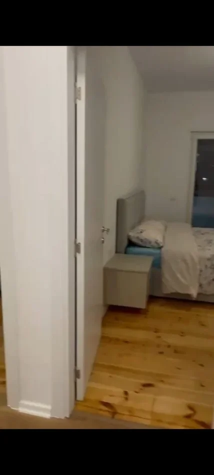 Tirane, jepet me qera apartament 2+1 Kati 6, 700 € (Xhamlliku)