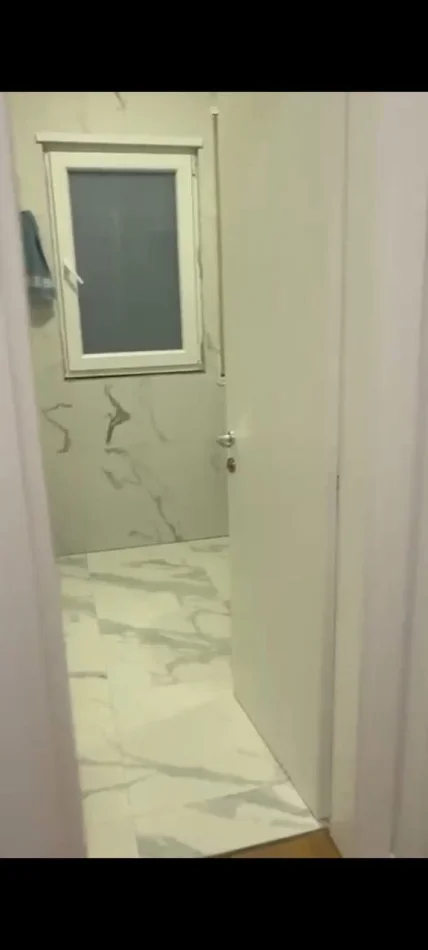 Tirane, jepet me qera apartament 2+1 Kati 6, 700 € (Xhamlliku)