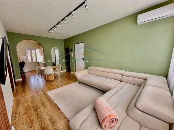 Tirane, shitet apartament 2+1+Ballkon Kati 3, 73 m² 240.000 € (Rruga e Durresit)