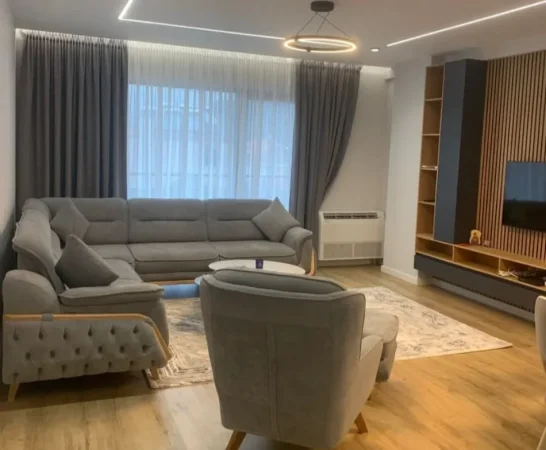 Korce, jepet me qera apartament 1+1+Ballkon Kati 2, 85 m² 380 € (Lagjja 18, Rruga Petraq Shomo)