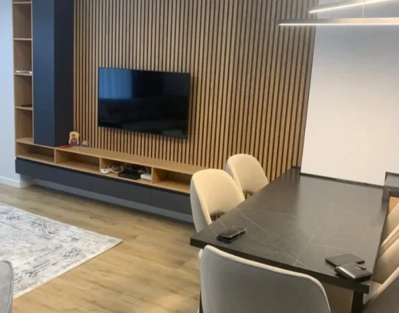 Korce, jepet me qera apartament 1+1+Ballkon Kati 2, 85 m² 380 € (Lagjja 18, Rruga Petraq Shomo)