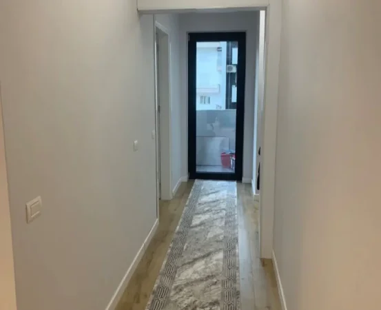 Korce, jepet me qera apartament 1+1+Ballkon Kati 2, 85 m² 380 € (Lagjja 18, Rruga Petraq Shomo)