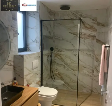 Korce, jepet me qera apartament 1+1+Ballkon Kati 2, 85 m² 380 € (Lagjja 18, Rruga Petraq Shomo)