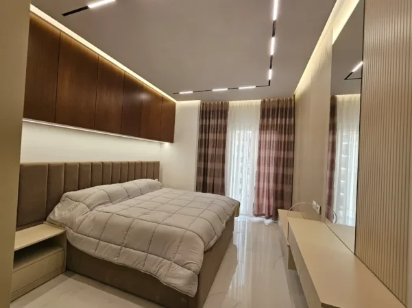 Tirane, jepet me qera apartament 1+1+Aneks+Ballkon Kati 5, 81 m² 800 € 