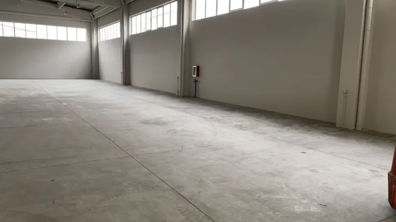 Durres, jepet me qera magazine Kati 0, 11.000 m² 5.000 € (Autostrada Tiranë–Durrës)
