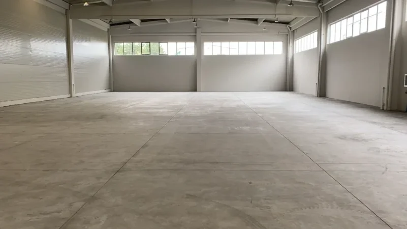 Durres, jepet me qera magazine Kati 0, 11.000 m² 5.000 € (Autostrada Tiranë–Durrës)