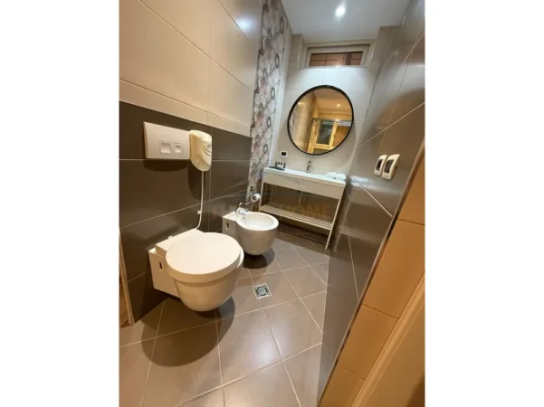Tirane, shitet apartament 3+1+Ballkon Kati 4, 124 m² 630.000 € (Blloku)