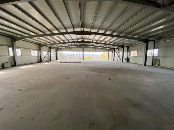 Tirane, jepet me qera magazine Kati 0, 550 m² (Kamëz)