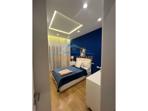 Tirane, jepet me qera apartament 2+1+Ballkon Kati 2, 109 m² 900 € (Kopshti Botanik)