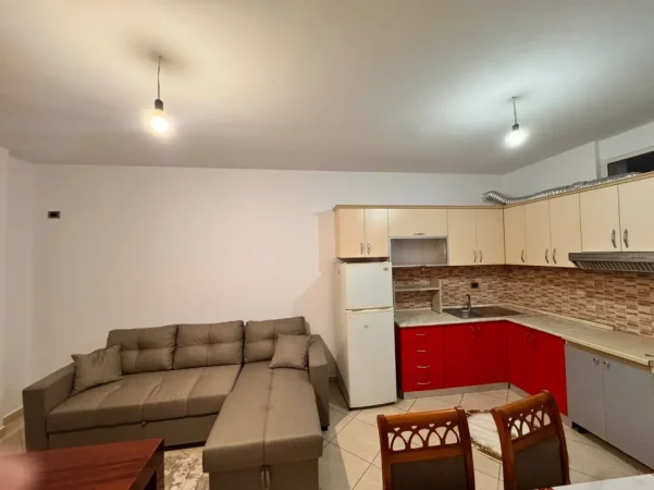 Tirane, jepet me qera apartament 2+1+Ballkon Kati 5, 90 m² 530 € (astir)