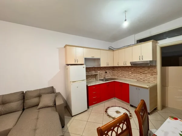 Tirane, jepet me qera apartament 2+1+Ballkon Kati 5, 90 m² 530 € (astir)