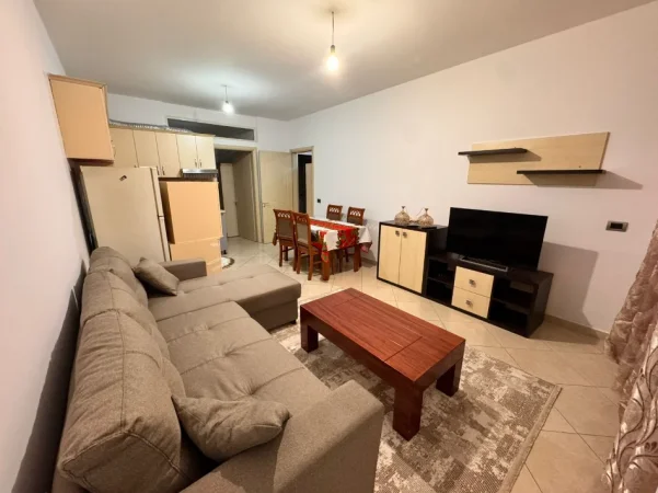 Tirane, jepet me qera apartament 2+1+Ballkon Kati 5, 90 m² 530 € (astir)