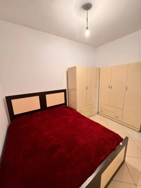 Tirane, jepet me qera apartament 2+1+Ballkon Kati 5, 90 m² 530 € (astir)