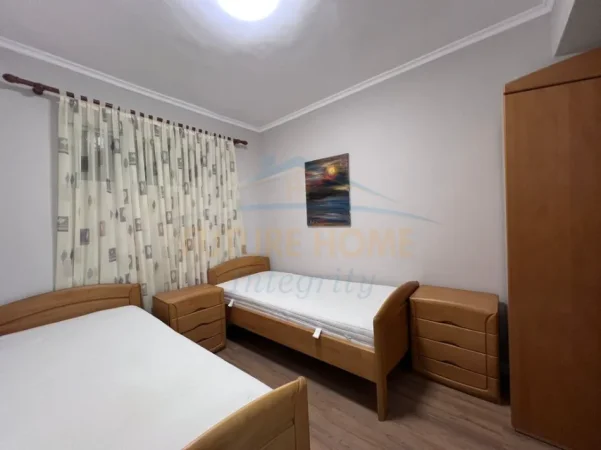 Tirane, jepet me qera apartament 2+1+Ballkon Kati 1, 59 m² 900 € (Blloku)