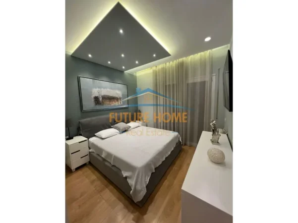 Tirane, jepet me qera apartament 2+1+Ballkon Kati 2, 109 m² 900 € (Blloku)