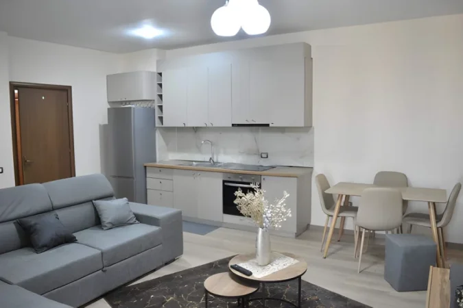 Tirane, jepet me qera apartament 1+1+Ballkon Kati 4, 68 m² 600 € (Rruga e Kavajes)