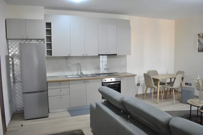 Tirane, jepet me qera apartament 1+1+Ballkon Kati 4, 68 m² 600 € (Rruga e Kavajes)