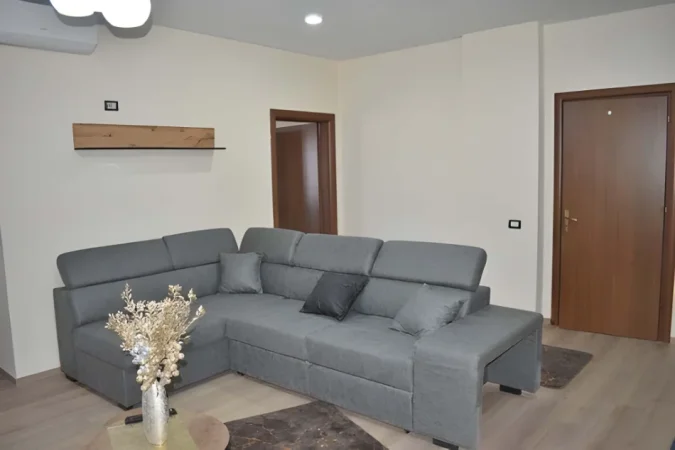 Tirane, jepet me qera apartament 1+1+Ballkon Kati 4, 68 m² 600 € (Rruga e Kavajes)