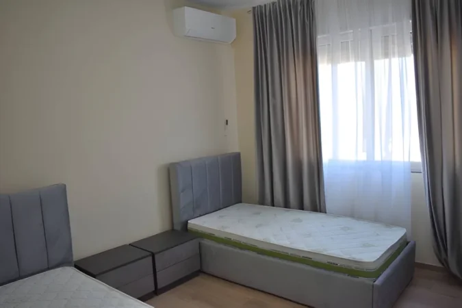 Tirane, jepet me qera apartament 1+1+Ballkon Kati 4, 68 m² 600 € (Rruga e Kavajes)