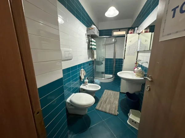 Tirane, jepet me qera apartament+verande | Penthouse 3+1+Aneks+Ballkon Kati 8, 160 m² 650 € (pallatet cabej)