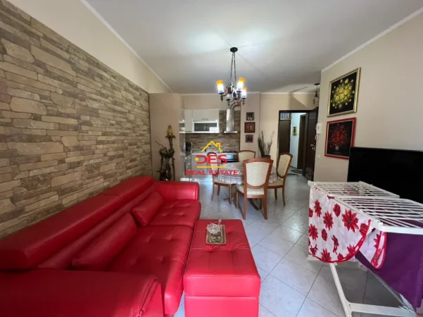 Vlore, shitet apartament 1+1+Ballkon Kati 3, 62 m² 107.000 € (Rruga Pelivan Leskaj)