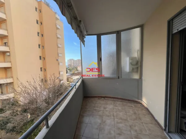 Vlore, shitet apartament 1+1+Ballkon Kati 3, 62 m² 107.000 € (Rruga Pelivan Leskaj)