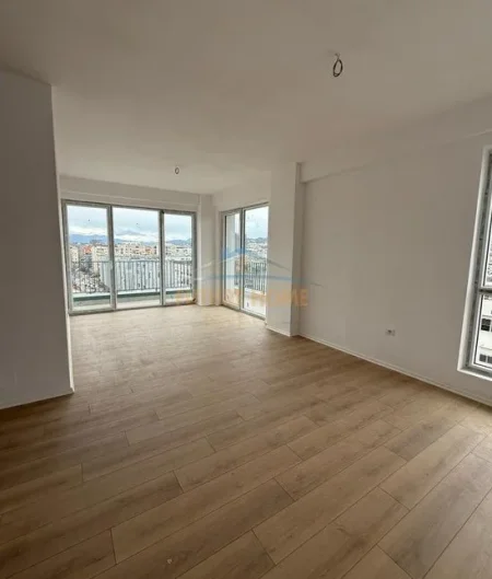 Tirane, shitet apartament 3+1+Ballkon Kati 10, 138 m² 580.000 € (komuna e parisist)