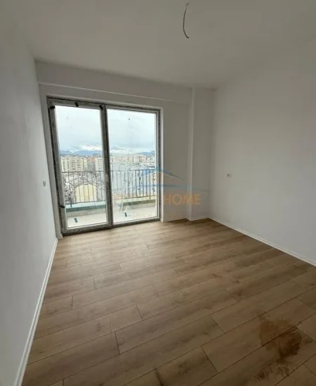 Tirane, shitet apartament 3+1+Ballkon Kati 10, 138 m² 580.000 € (komuna e parisist)