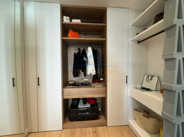 Tirane, shitet apartament 1+1+Ballkon Kati 9, 71 m² 180.000 € (Zogu i Zi)