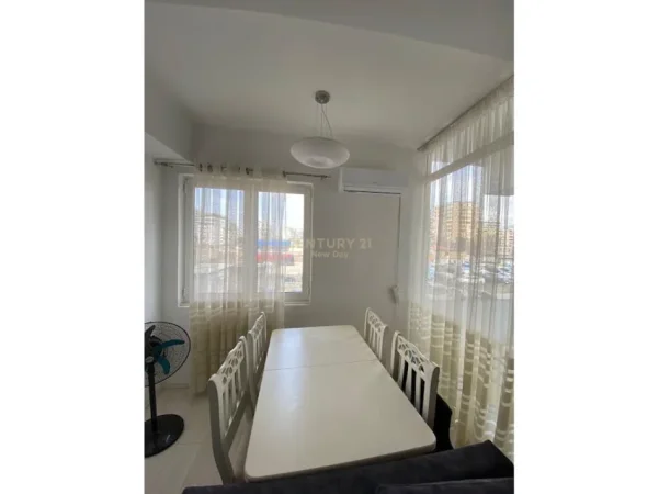 Tirane, jepet me qera apartament 1+1 Kati 4, 94 m² 600 € 