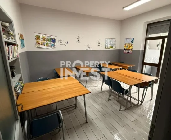 Tirane, jepet me qera zyre Kati 2, 100 m² 850 € (Sheshi Willson)