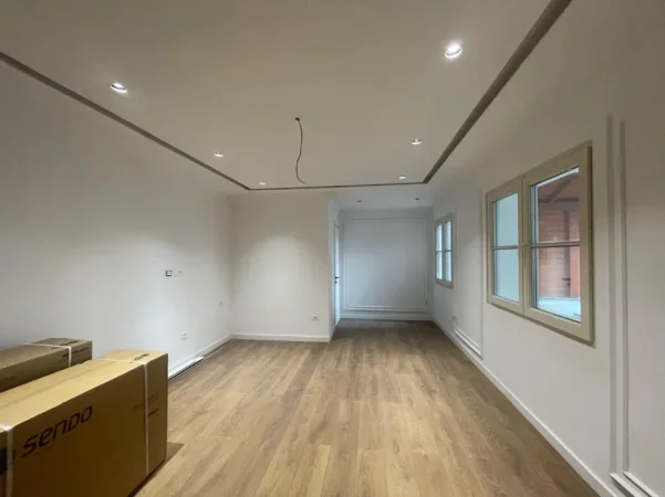 Tirane, jepet me qera zyre Kati 1, 150 m² 1.200 € (Shkolla e Baletit)