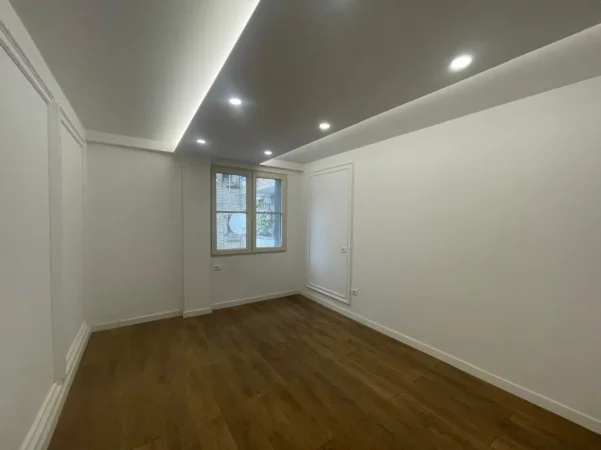Tirane, jepet me qera zyre Kati 1, 150 m² 1.200 € (Shkolla e Baletit)