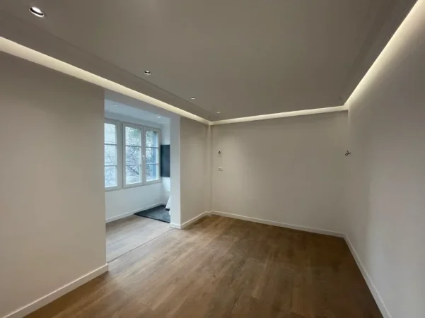 Tirane, jepet me qera zyre Kati 1, 150 m² 1.200 € (Shkolla e Baletit)