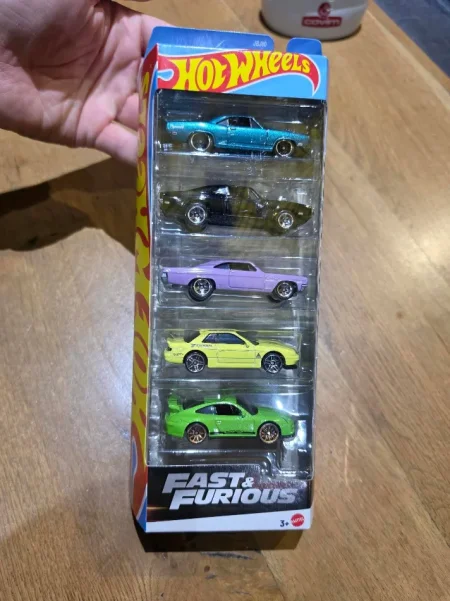 Tirane, shes Makina metalike te filmit fast &amp; furious, 30 mij LEK seti 30 €