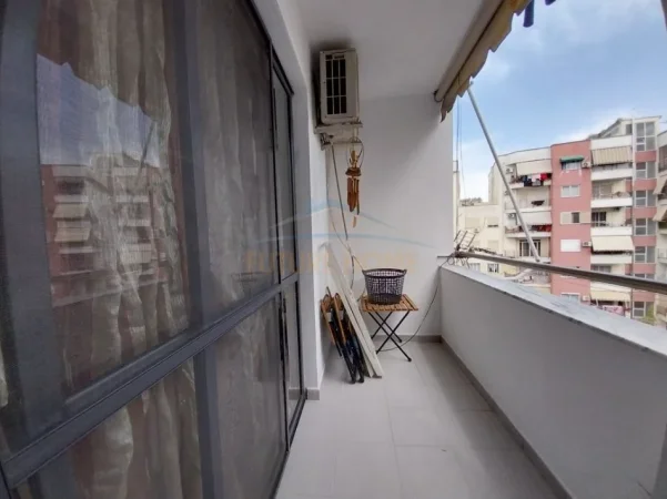 Tirane, jepet me qera apartament 2+1 Kati 7, 85 m² 450 € (Yzberisht)